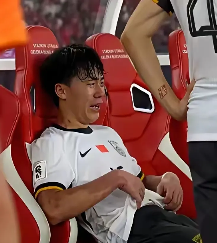 JIUYOU-荷甲窗口期再迎强敌；密尔沃基雄鹿调整名单；主帅态度——气氛紧张；资深球员宣示担当(美国威斯康星大学密尔沃基分校)