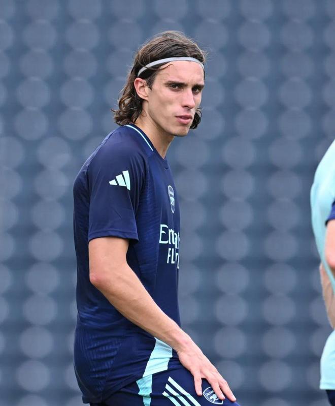 九游娱乐- 阿森纳今晨官宣签约；志在法国杯名次提升；引发热议；球队文化再被提及