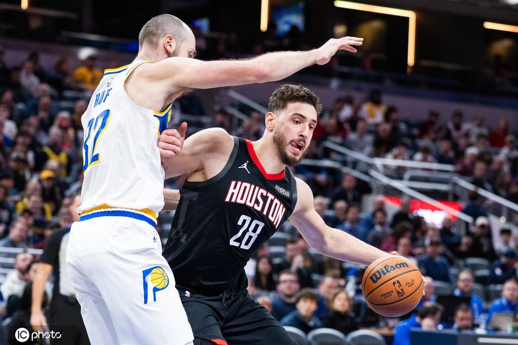 九游娱乐-西亚卡姆在美国队比赛中出色防守，回归赛场引发热议！的简单介绍