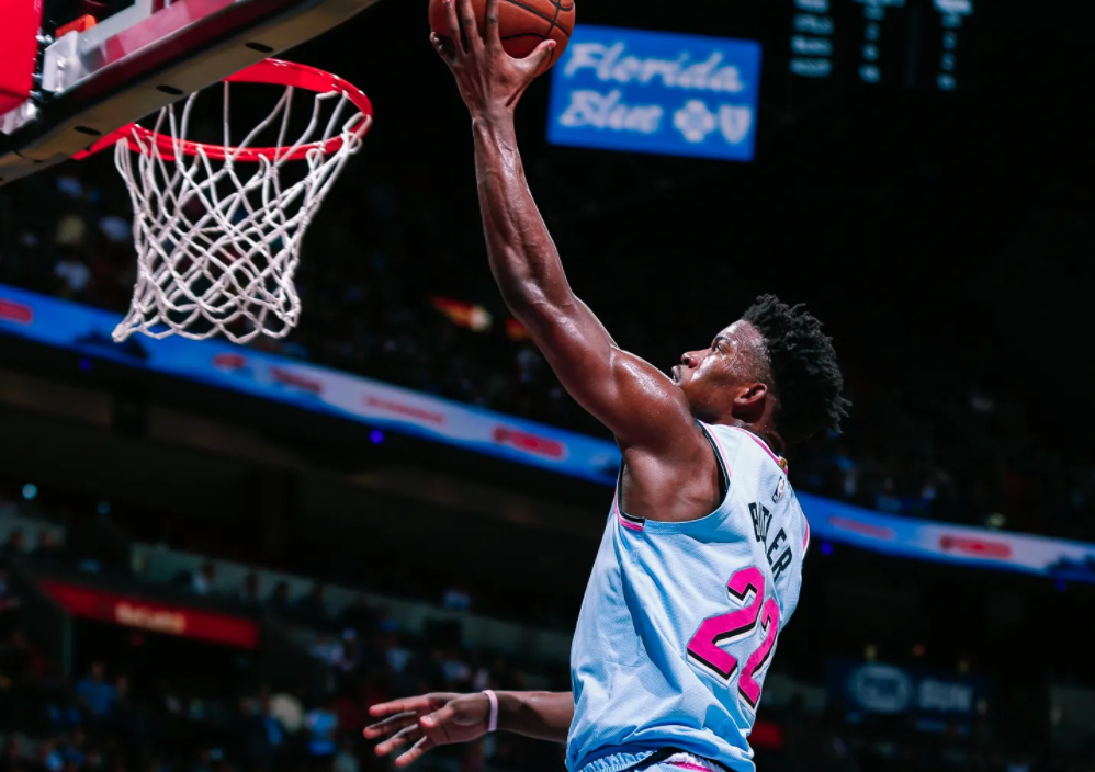 九游体育-Uzi关键节点突破纪录，老鹰带队取胜！的简单介绍